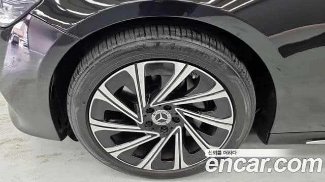 Mercedes-Benz E-Class 2024 — Photo 16/18