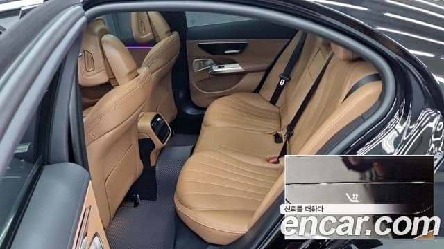 Mercedes-Benz E-Class 2024 — Photo 8/18