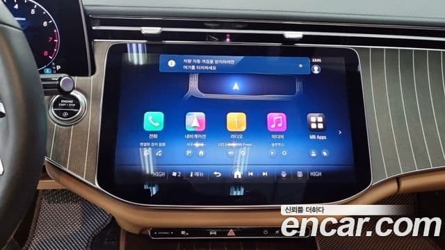 Mercedes-Benz E-Class 2024 — Photo 9/18