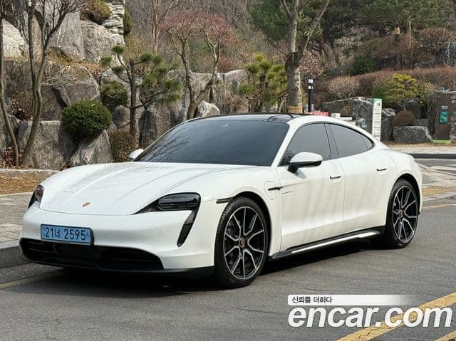 Porsche Taycan 2023 — Photo 6/20