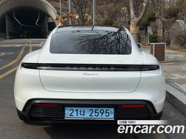 Porsche Taycan 2023 — Photo 3/20