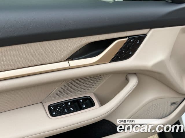 Porsche Taycan 2023 — Photo 13/20