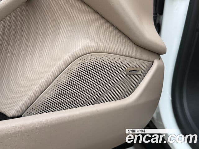 Porsche Taycan 2023 — Photo 14/20
