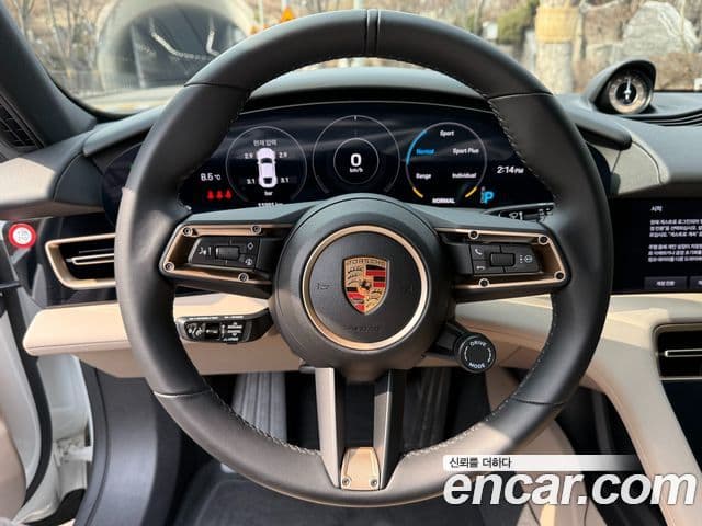 Porsche Taycan 2023 — Photo 8/20