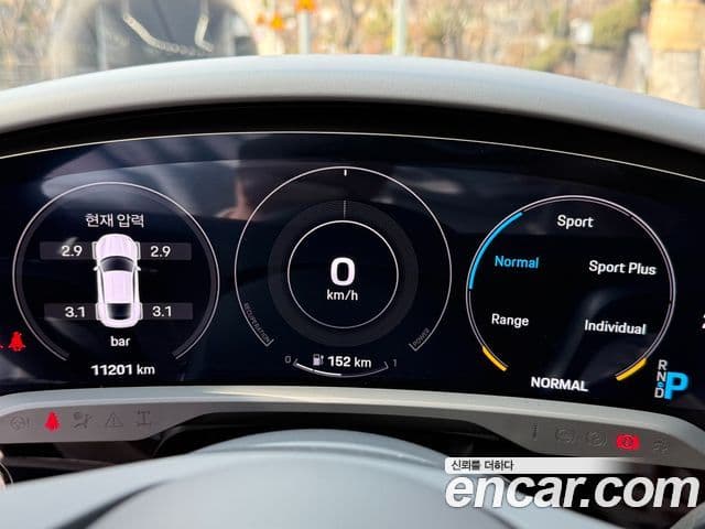Porsche Taycan 2023 — ფოტო 20/20