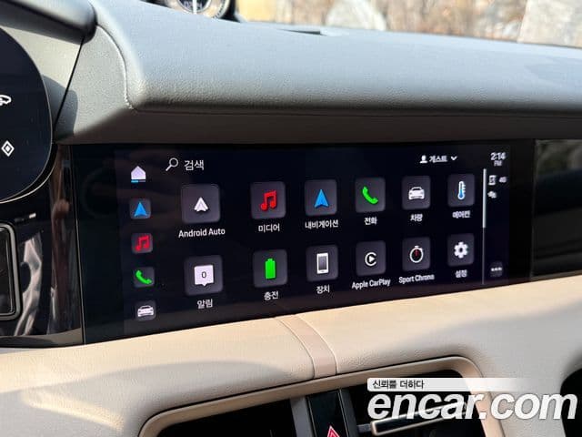 Porsche Taycan 2023 — Photo 17/20