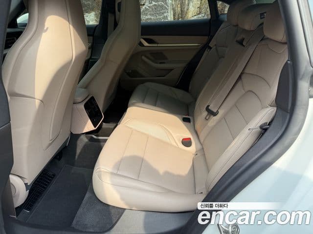 Porsche Taycan 2023 — Photo 16/20