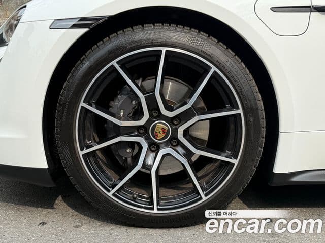 Porsche Taycan 2023 — Photo 1/20