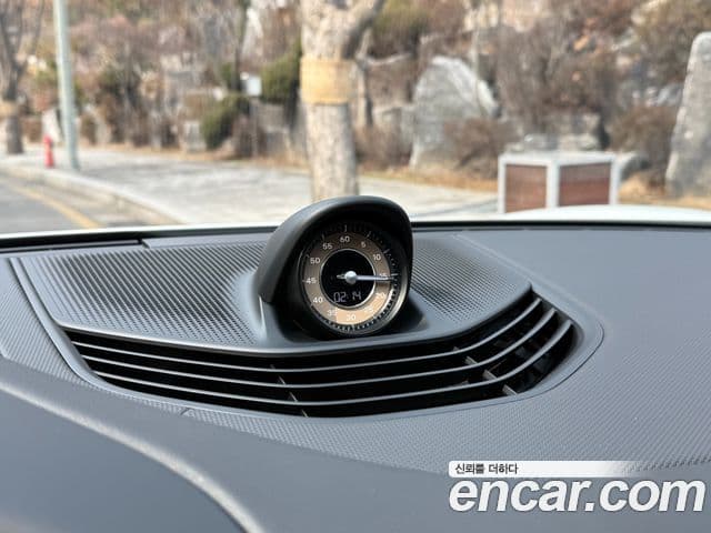 Porsche Taycan 2023 — Photo 15/20