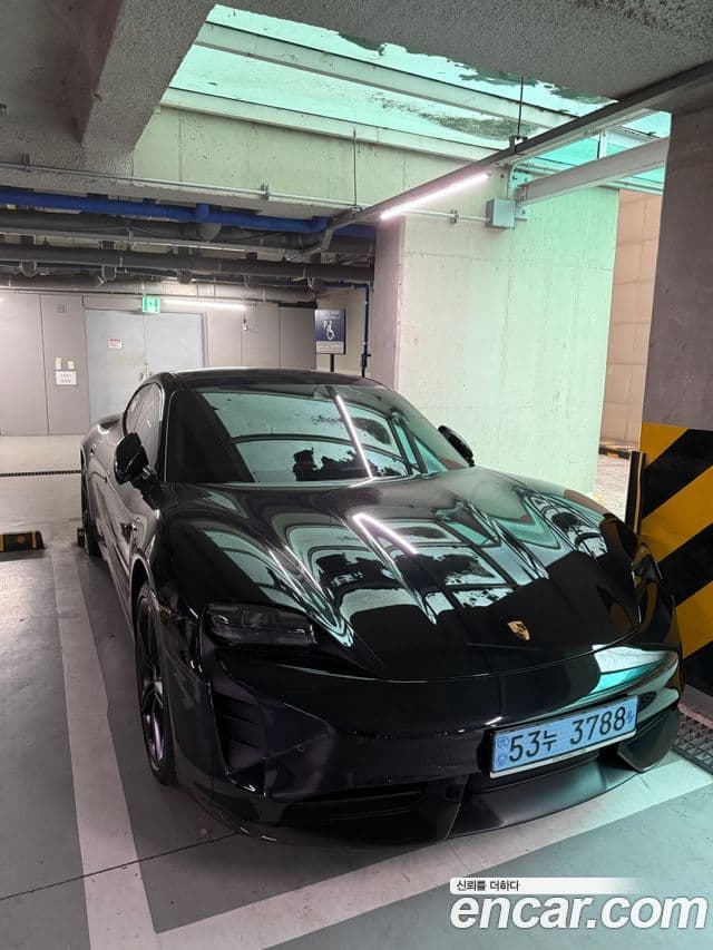 Porsche Taycan 2021 — ფოტო 1/11