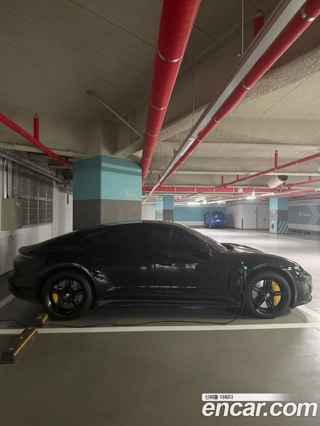 Porsche Taycan 2021 — ფოტო 11/11