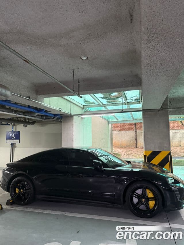 Porsche Taycan 2021 — ფოტო 7/11