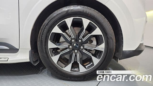 Kia Carnival 2021 — Фото 5/20