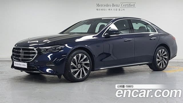 Mercedes-Benz E-Class 2025 — Photo 9/17