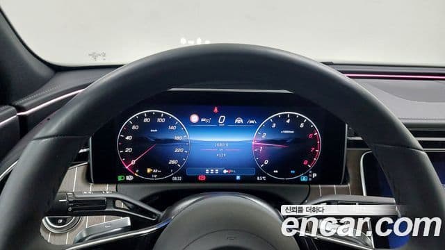 Mercedes-Benz E-Class 2025 — Photo 3/17