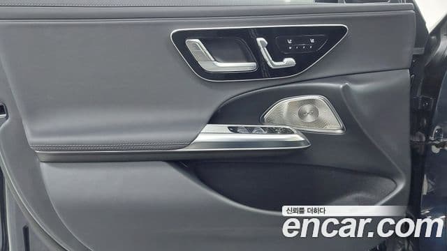 Mercedes-Benz E-Class 2025 — Photo 15/17