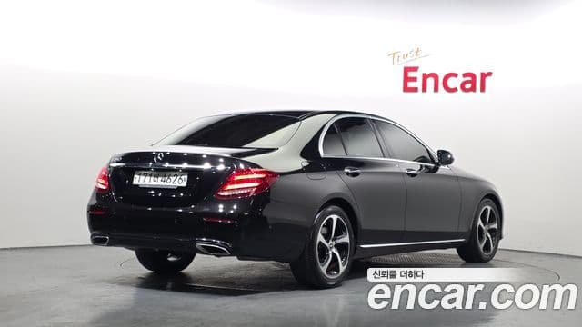 Mercedes-Benz E-Class 2019 — Фото 2/20