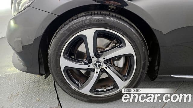 Mercedes-Benz E-Class 2019 — Фото 5/20