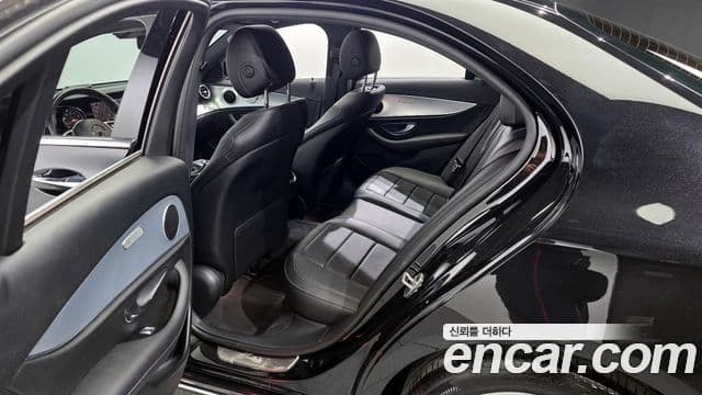 Mercedes-Benz E-Class 2019 — Фото 11/20