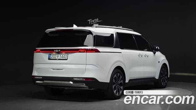 Kia Carnival 2023 — ფოტო 1/20