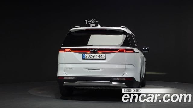 Kia Carnival 2023 — ფოტო 3/20
