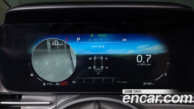 Kia Carnival 2023 — ფოტო 7/20
