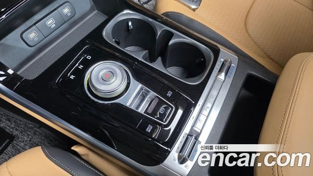 Kia Carnival 2023 — ფოტო 8/20