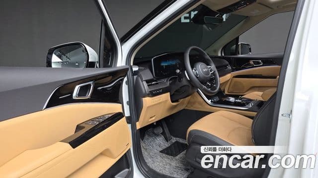 Kia Carnival 2023 — ფოტო 11/20