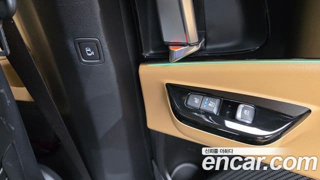 Kia Carnival 2023 — ფოტო 17/20