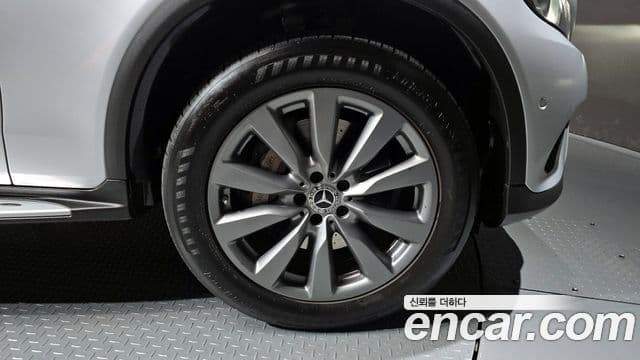 Mercedes-Benz GLC-Class 2018 — Şəkil 5/20