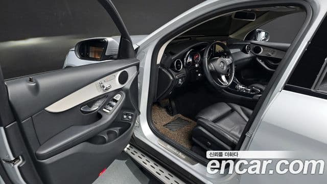Mercedes-Benz GLC-Class 2018 — Şəkil 10/20