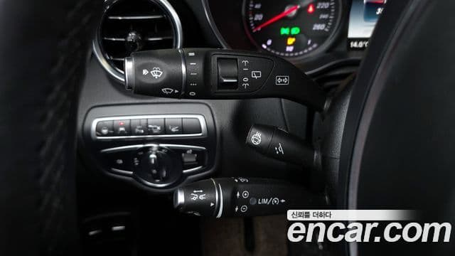 Mercedes-Benz GLC-Class 2018 — Şəkil 18/20