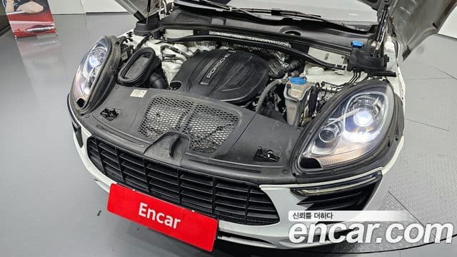 Porsche Macan 2018 — Photo 6/20