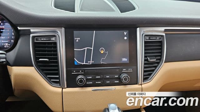 Porsche Macan 2018 — Photo 3/20