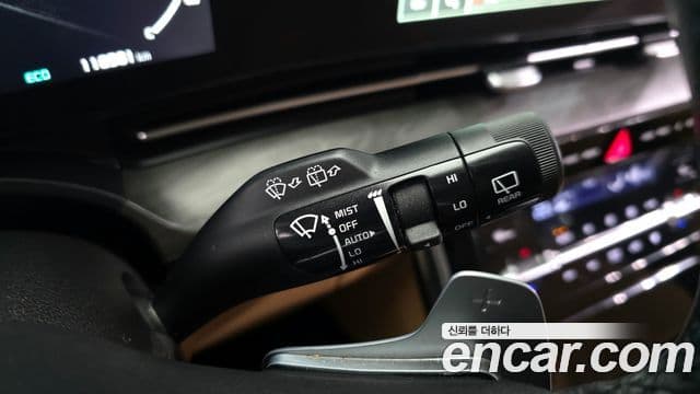 Kia Carnival 2023 — ფოტო 17/20
