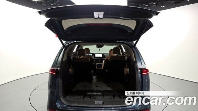 Kia Carnival 2023 — ფოტო 20/20