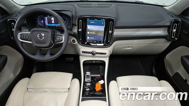 Volvo XC40 2023 — ფოტო 7/20