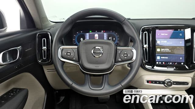 Volvo XC40 2023 — ფოტო 13/20