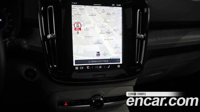 Volvo XC40 2023 — ფოტო 14/20