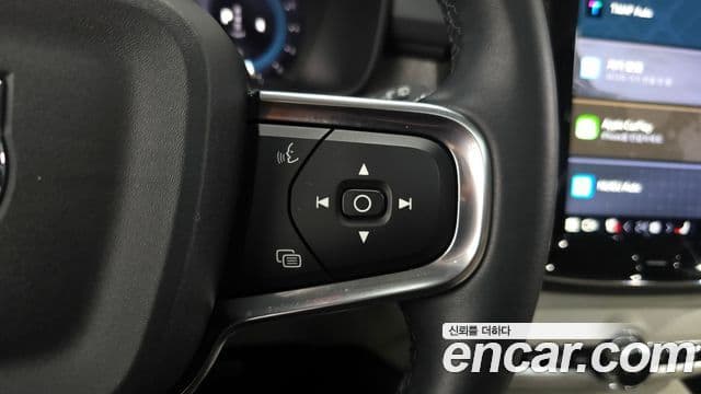 Volvo XC40 2023 — ფოტო 17/20
