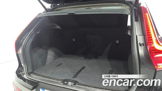Volvo XC40 2023 — ფოტო 20/20