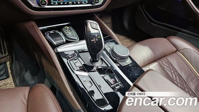 BMW 5 Series 2022 — Photo 15/20