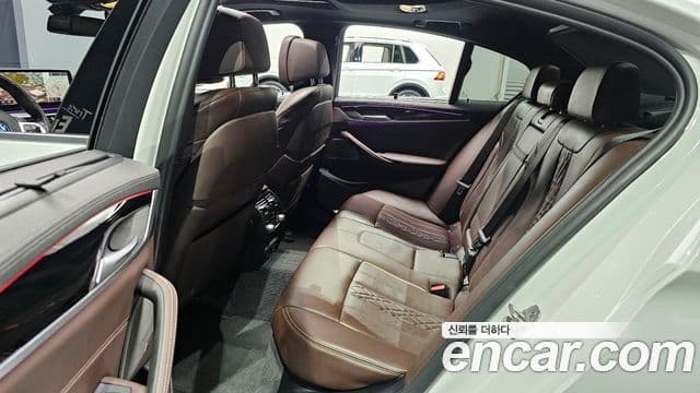 BMW 5 Series 2022 — Photo 19/20