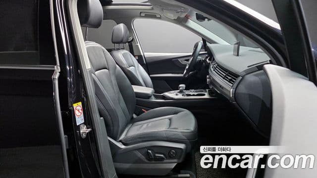Audi Q7 2019 — Şəkil 10/20