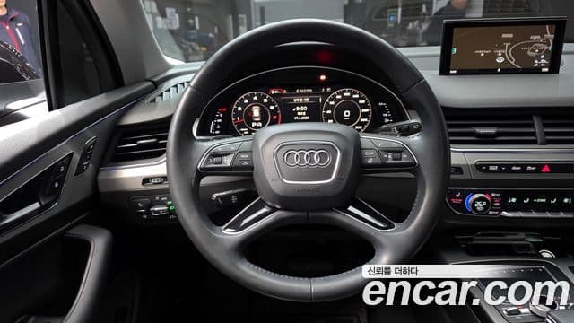 Audi Q7 2019 — Şəkil 13/20
