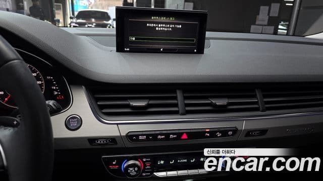 Audi Q7 2019 — Şəkil 14/20