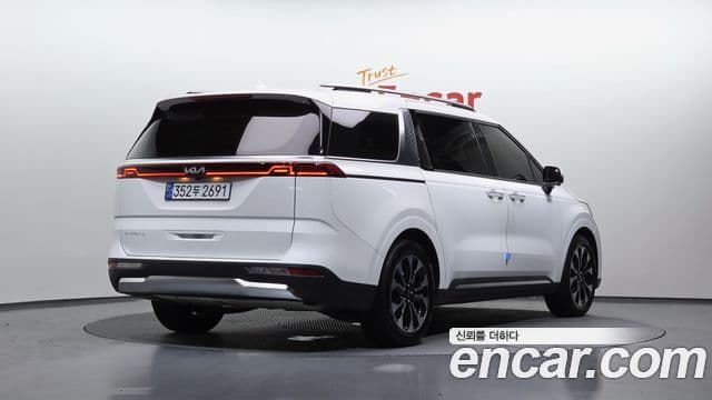 Kia Carnival 2021 — Фото 2/20