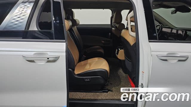 Kia Carnival 2021 — Фото 12/20