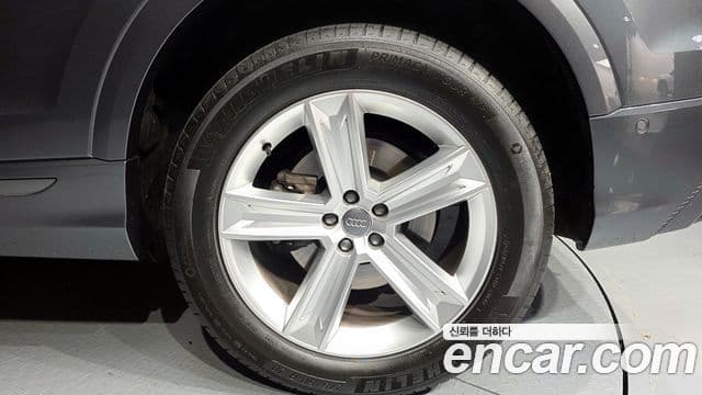 Audi Q7 2021 — ფოტო 5/20