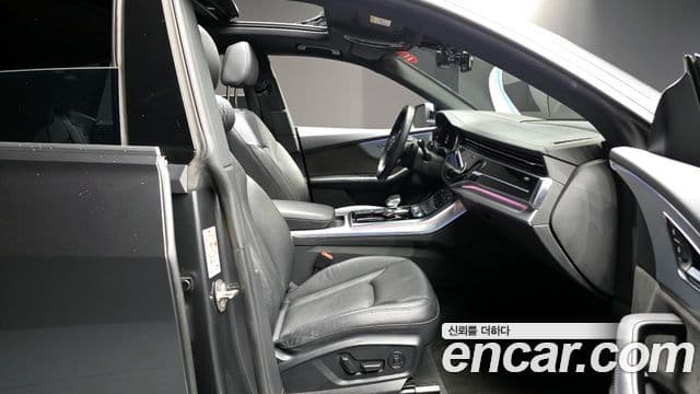 Audi Q7 2021 — ფოტო 10/20